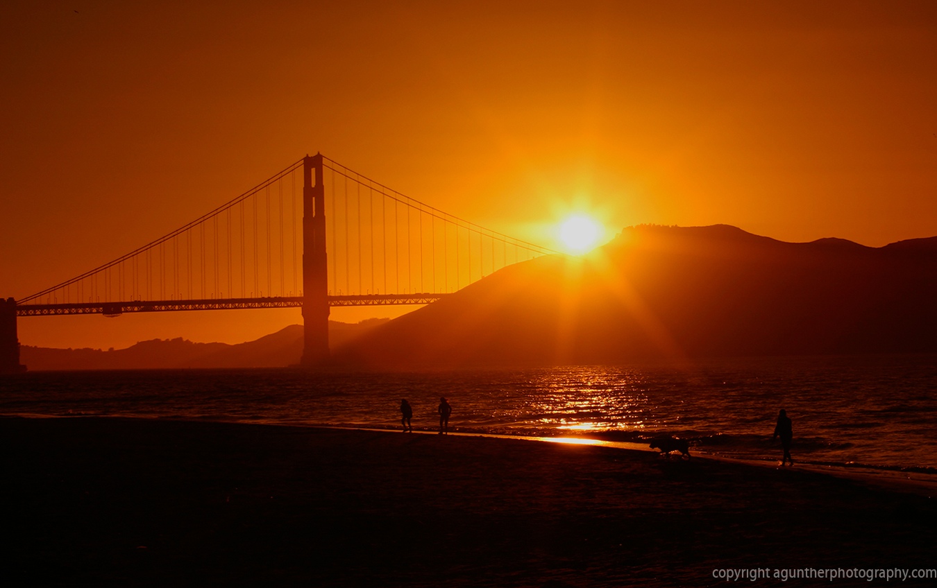 [bridge_sunset_red_1610.jpg]