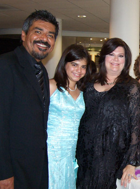 [george+lopez+and+wife+daughter.jpg]