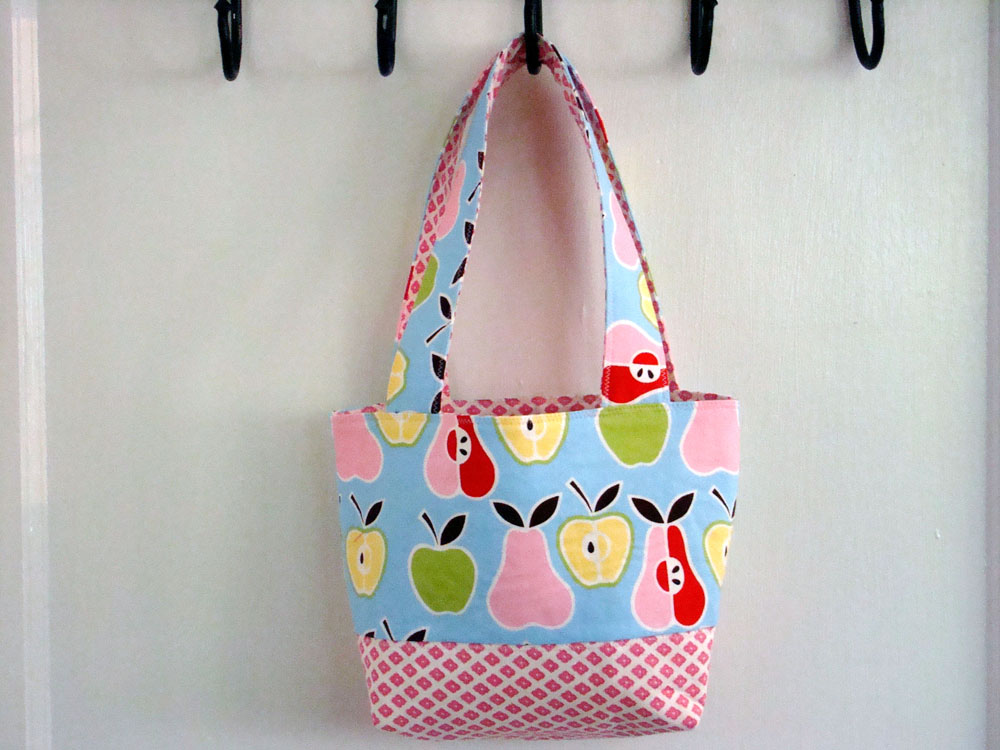 [apples+n+pears+bag.jpg]