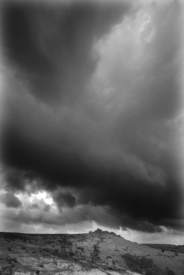 [Storm+Brewing+-+Hound+Tor+-+Dartmoor+.jpg]