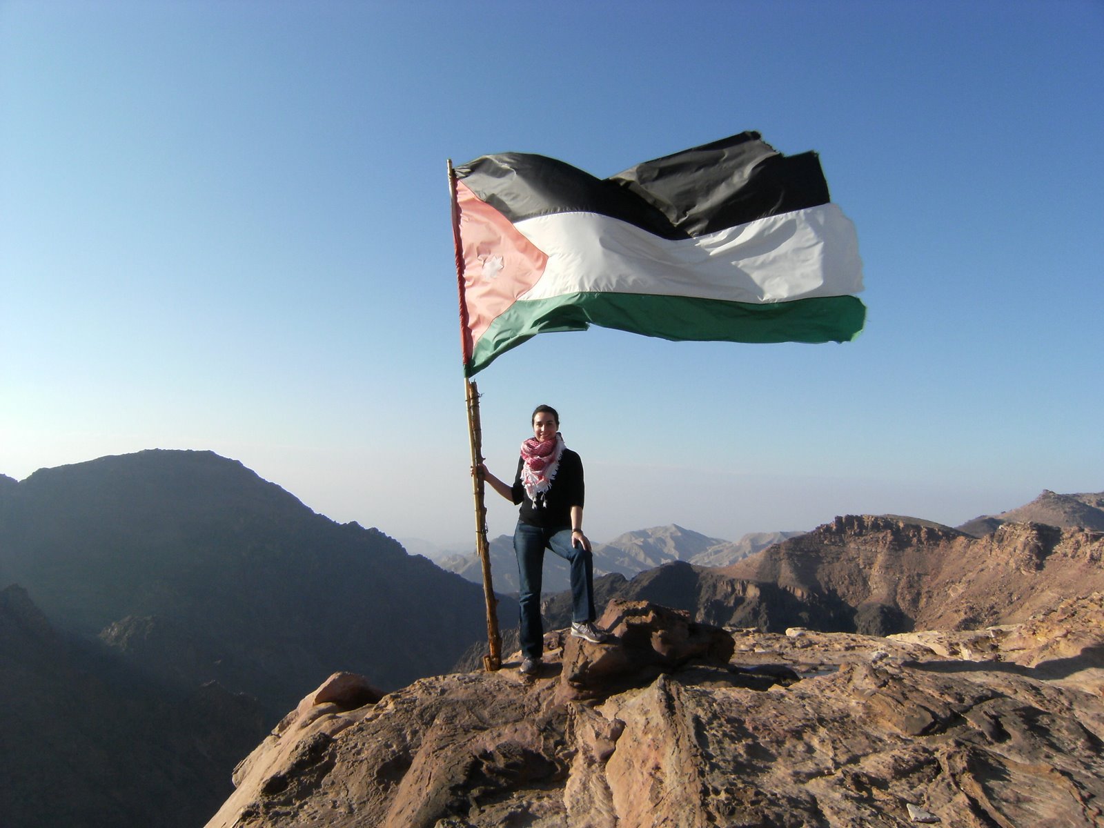 [Martha+with+Jordanian+flag.JPG]