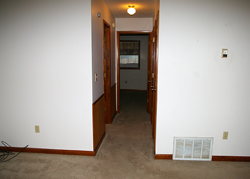 [041+hallway+to+bedroomweb.jpg]