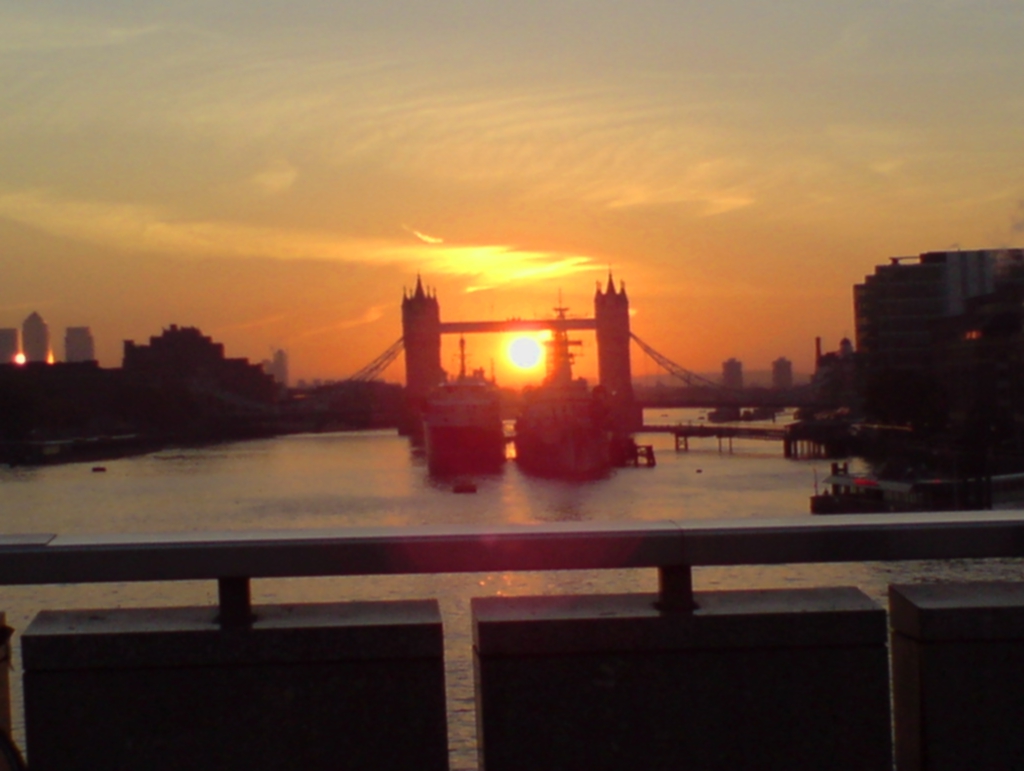 [London+Bridge+Sunrise.JPG]
