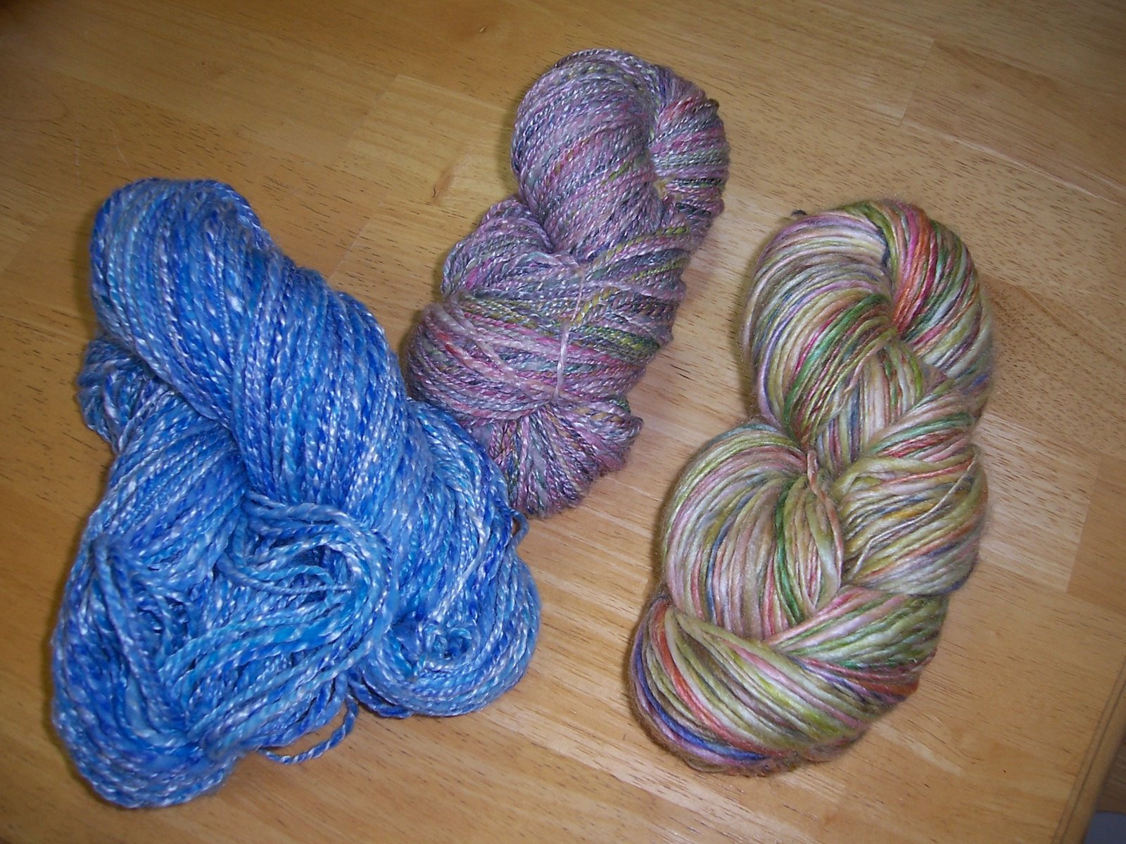 [Lisa's+yarn+from+Creatively+Dyed.jpg]