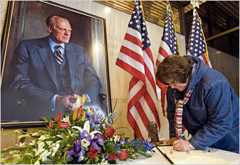 [GERALD+FORD+REMEMBERED.jpg]