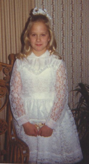 [Elizabeth's+first+communion,+1980.jpg]
