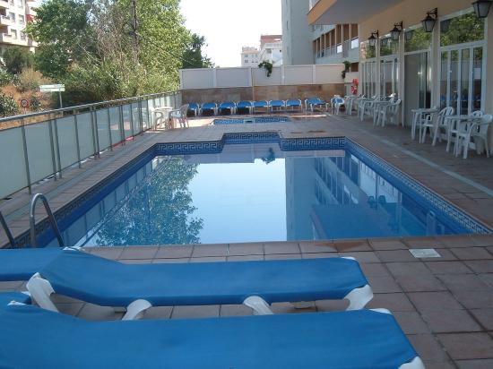 [pool-hotel-catalonia.jpg]