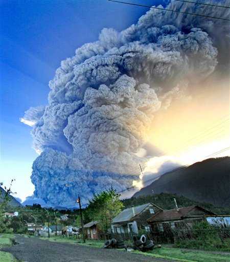 impresionante cuadro del volcan chileno que se elevó a 20 kilómetros