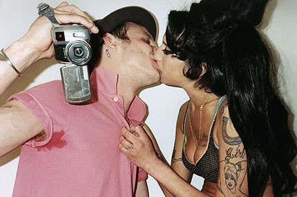 [PETE+DOHERTY+AND+AMY+WINEHOUSE+KISS.jpg]