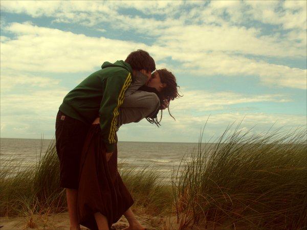 [Kiss_At_The_Beach.jpg]