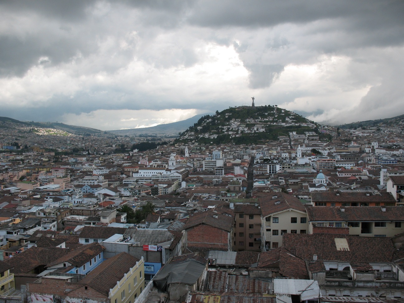 [16.+Quito+desde+la+Basilica.jpg]