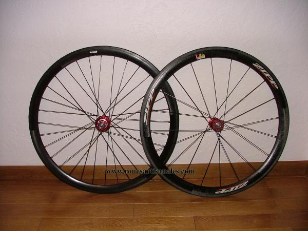 [roues_artisanales_course_2006_paire.jpg]