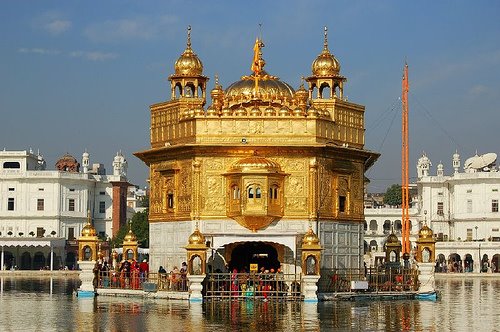 [golden-temple-in-punjab-india-harmandir-sahib-8.jpg]