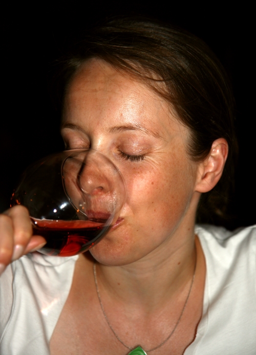 [1_drinking-red-wine.jpg]