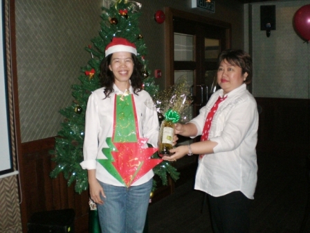 [Winner+of+Club+Big+Tie+Xmas+Party-A+Bottle+of+White+Wine+from+Club+GM+Annie+22.12.07.JPG]