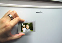 lrg-ter-magnetPhotoFrame%5B1%5D Fridge Magnet Digital Photo Frame: Cornice magnetica da frigo