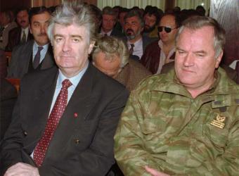 [lider_serbio_Bosnia_Radovan_Karadzic_izquierda_jefe_militar_Ratko_Mladic_derecha_foto.jpg]