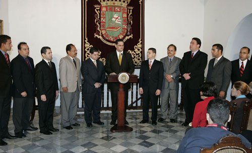[José+Javier+Colón+Morera+-+Gabinete+Gobernador+Aníbal+Acevedo+Vilá.jpg]