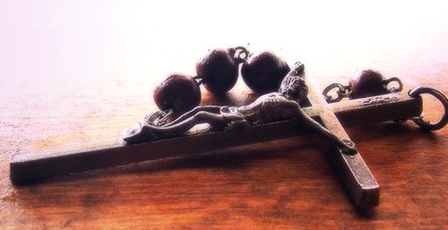 [cross+and+rosary+beads.jpg]