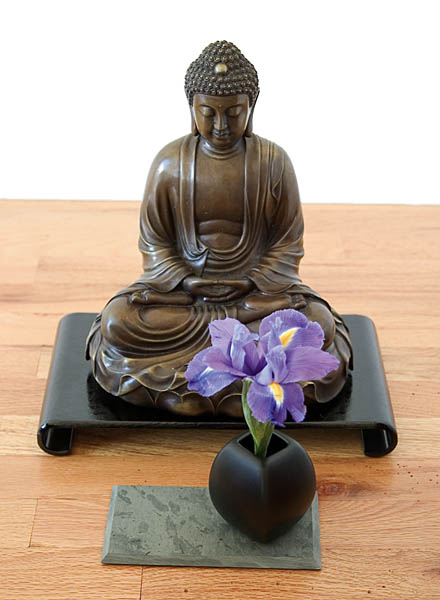[buddha-on-lotus.jpg]