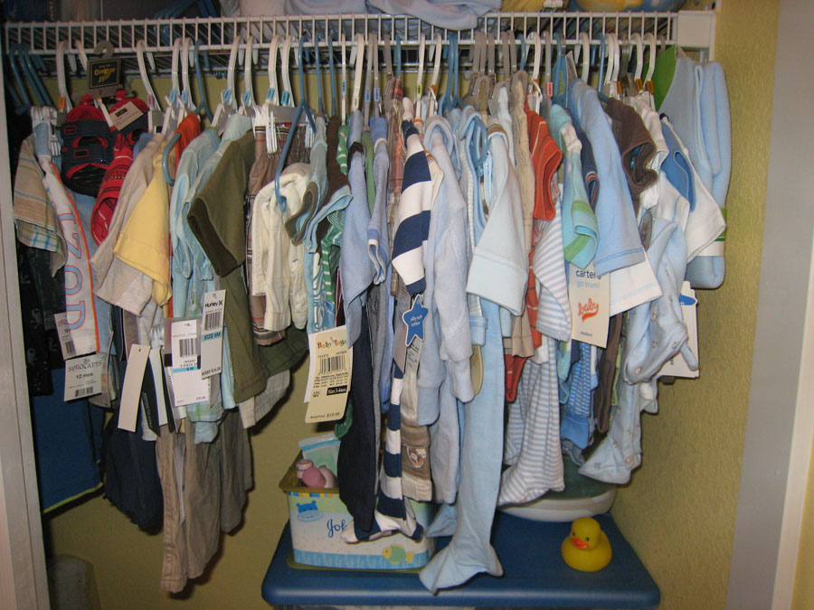 [baby+closet+with+clothes.jpg]