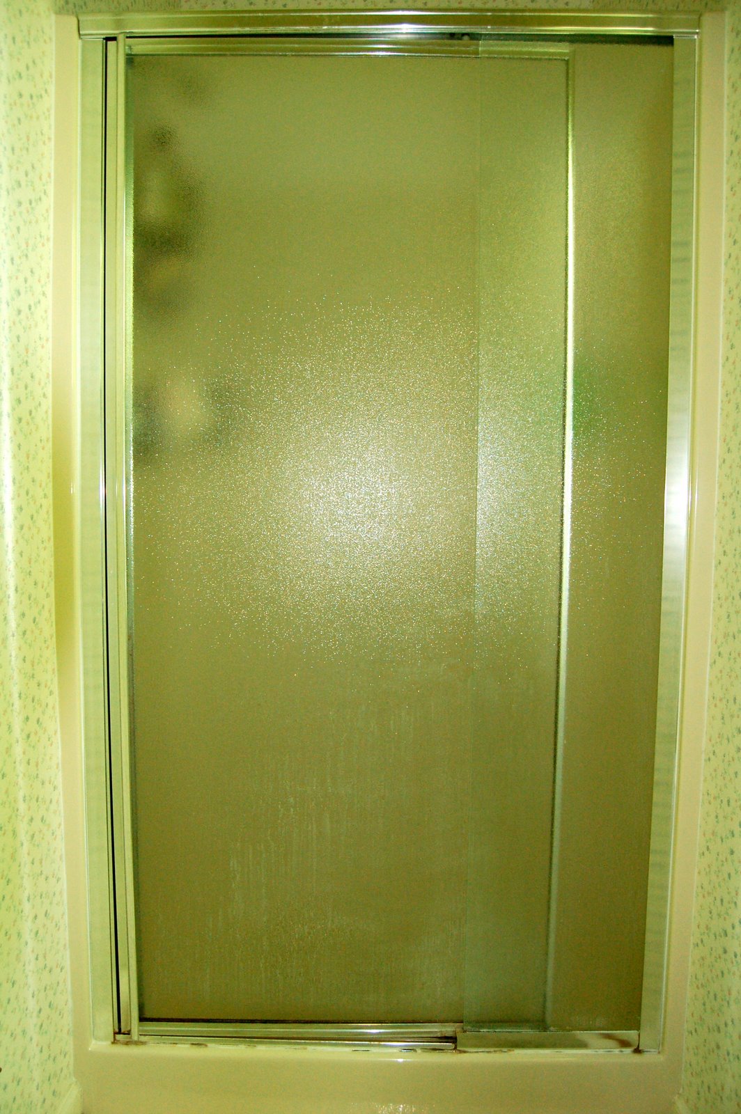 [shower+door+before.JPG]
