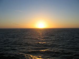 [757064_sunrise_over_the_sea_2.jpg]