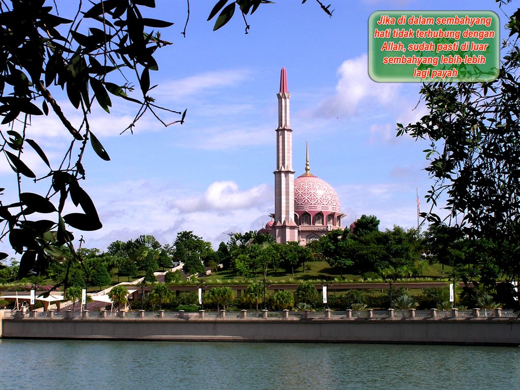 [Lakefront Putra Mosque.jpg]