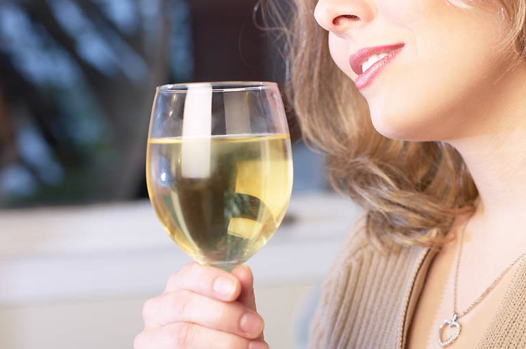 [Woman+drinking+glass+of+white+wine.jpg]