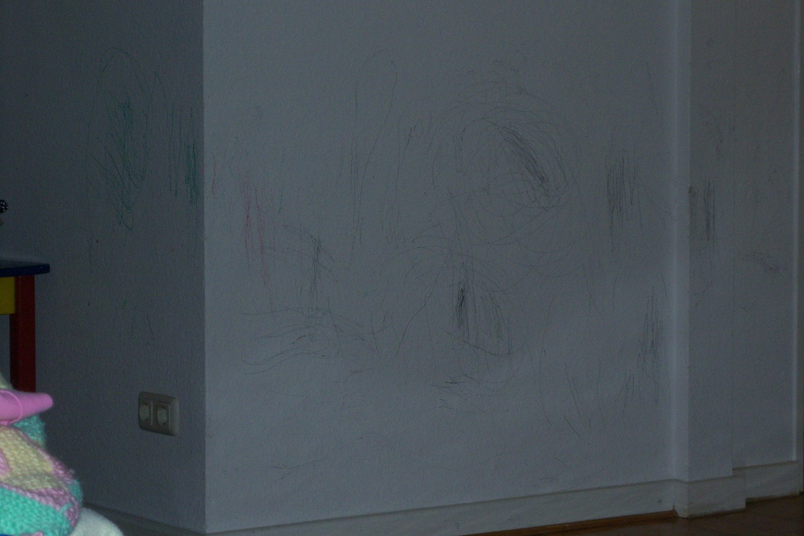 [jeffrey's+art+in+the+living+room.JPG]