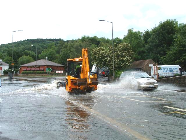 [013+Car+splashed+by+digger+(Small).JPG]