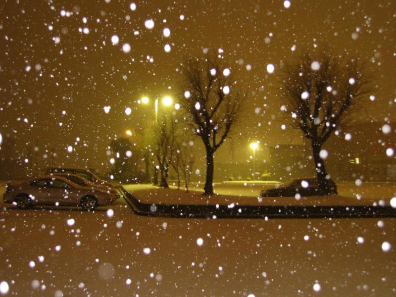 [img_0983-parking-night-snowfall_medium.jpg]