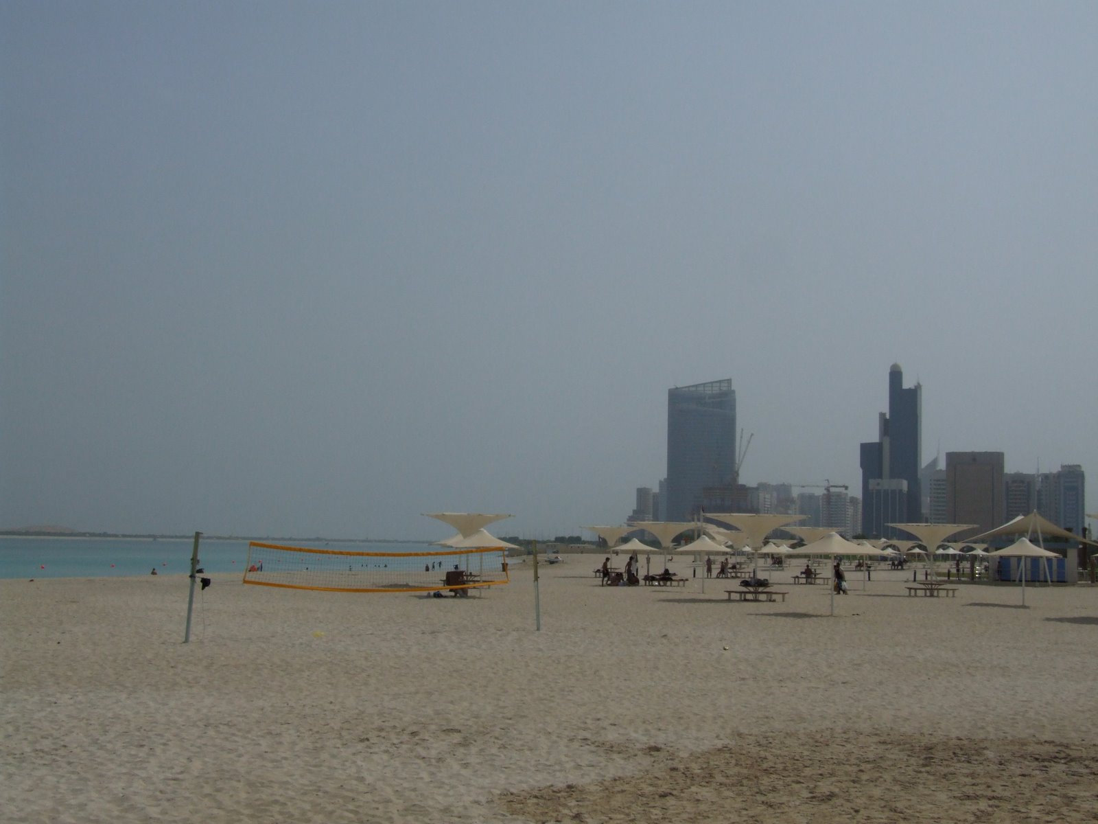 [Abu+Dhabi+Beach+5+DSCF3928.JPG]