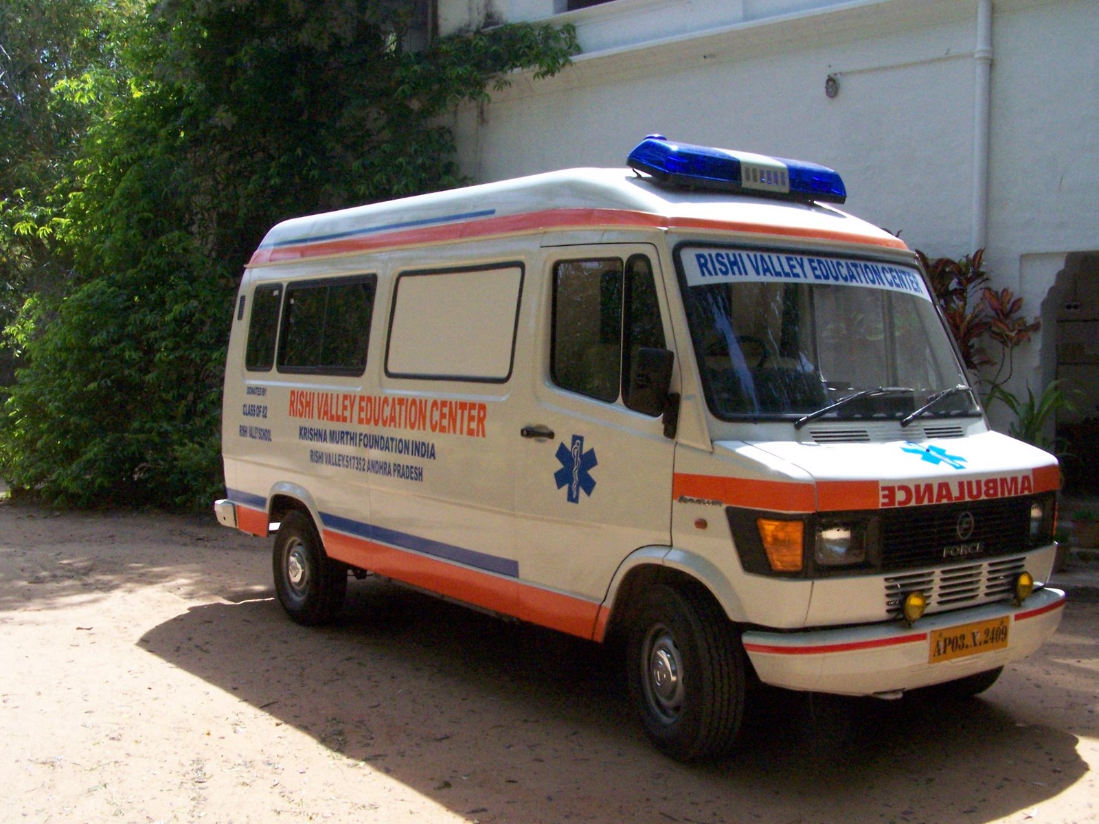 [Ambulance+-+donated+by+class+of+82+-+March+2008+(2).jpg]
