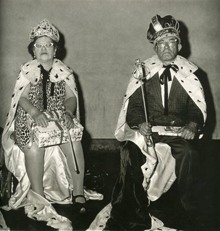 [arbus_king-&queen-of+a+seniorcitizens-dance(1970).jpg]
