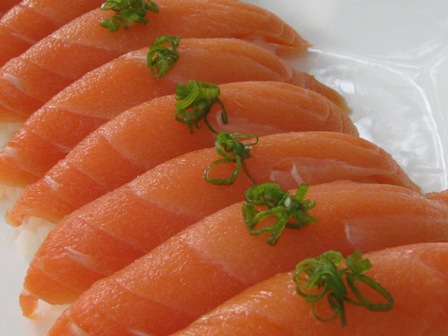[salmon+sushi+5.JPG]