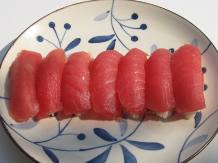 [tuna+sushi+1.JPG]