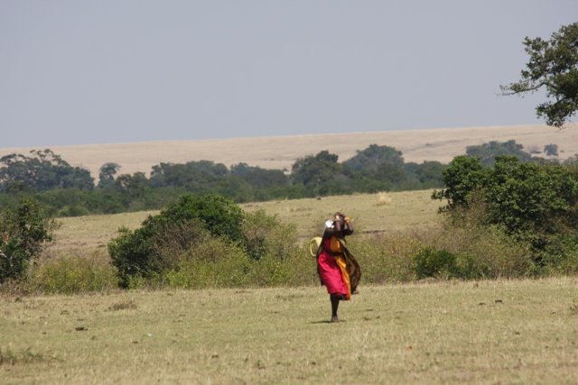 [Maasaiwoman+carrying+water.jpg]