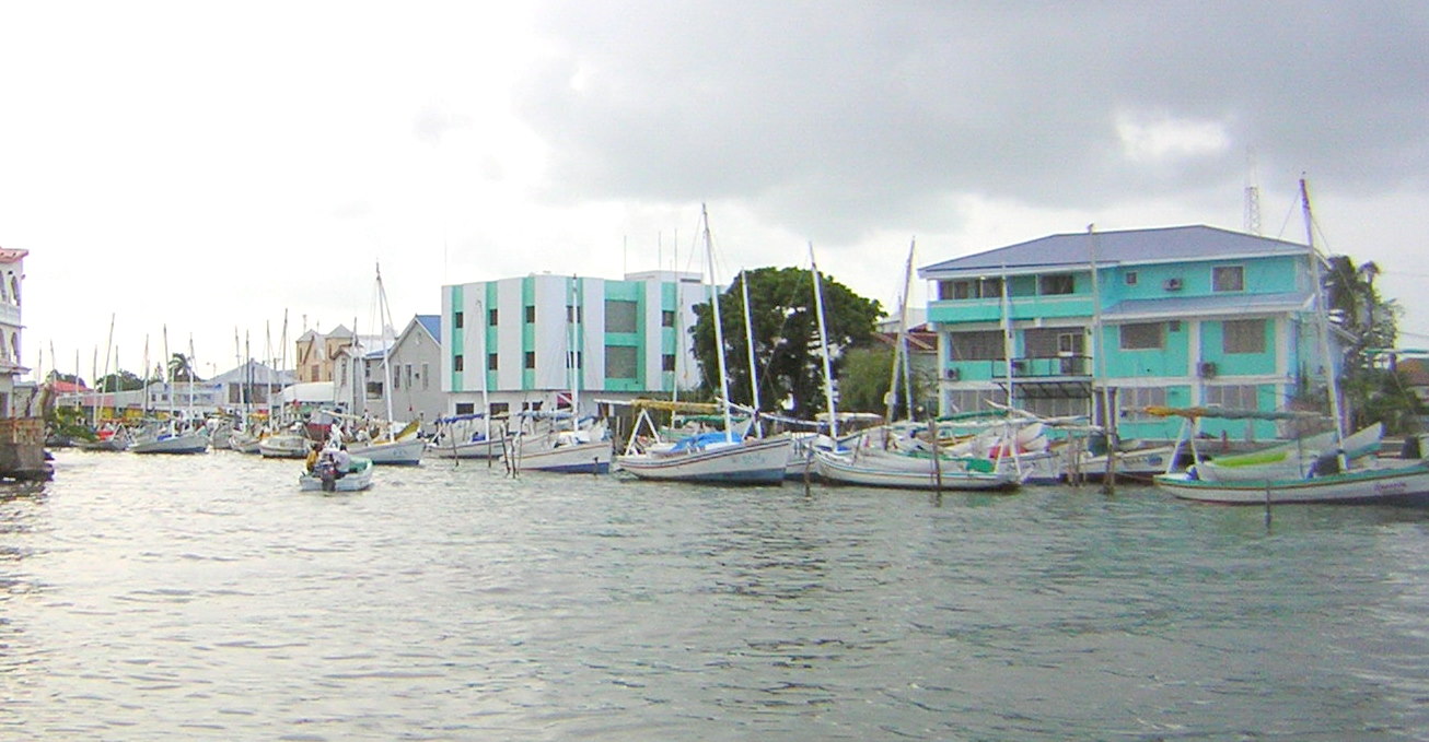 [More+of+the+Belize+City+Fishing+Fleet+7-5-2007+4-38-25+PM+1306x679.JPG]