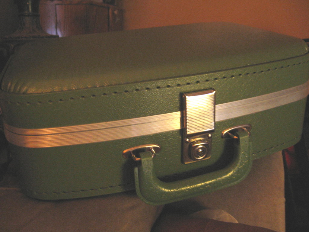 [4-21+suitcase.jpg]