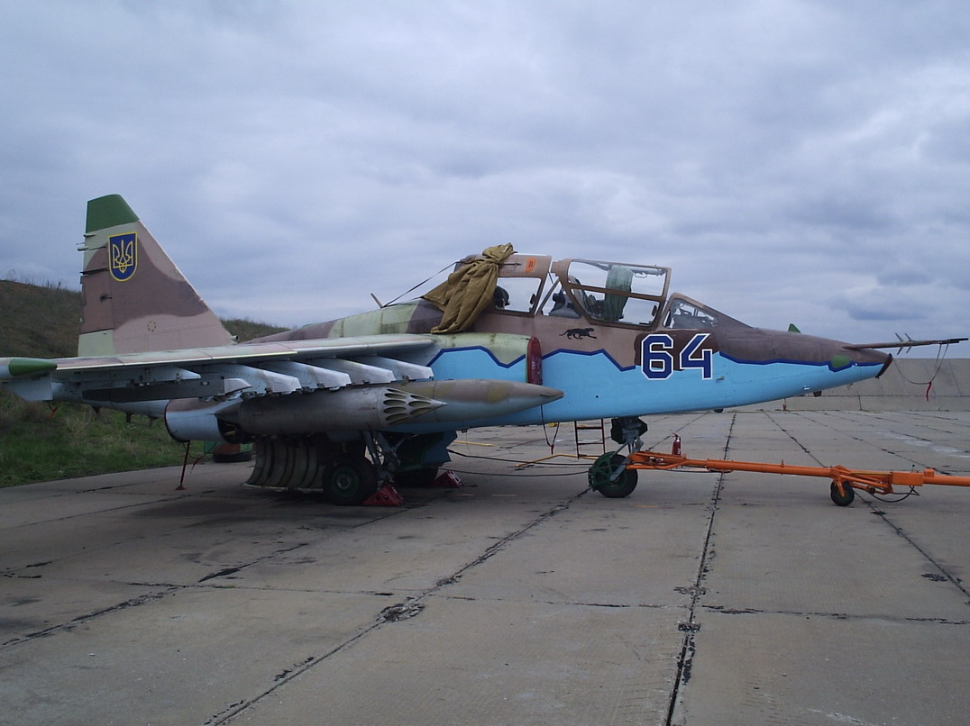 [SU-25UB+UCRANIA+64+PANTERA.jpg]