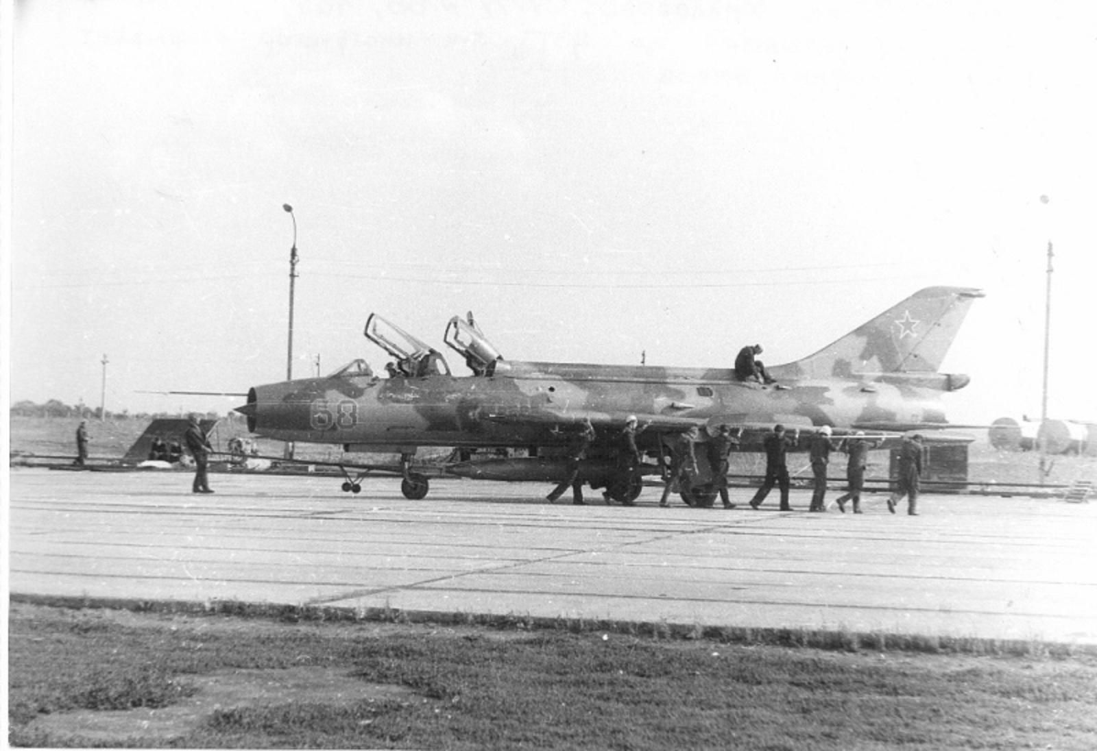 [SU-7U+68+CAMO+MILLEROVO+1982.JPG]