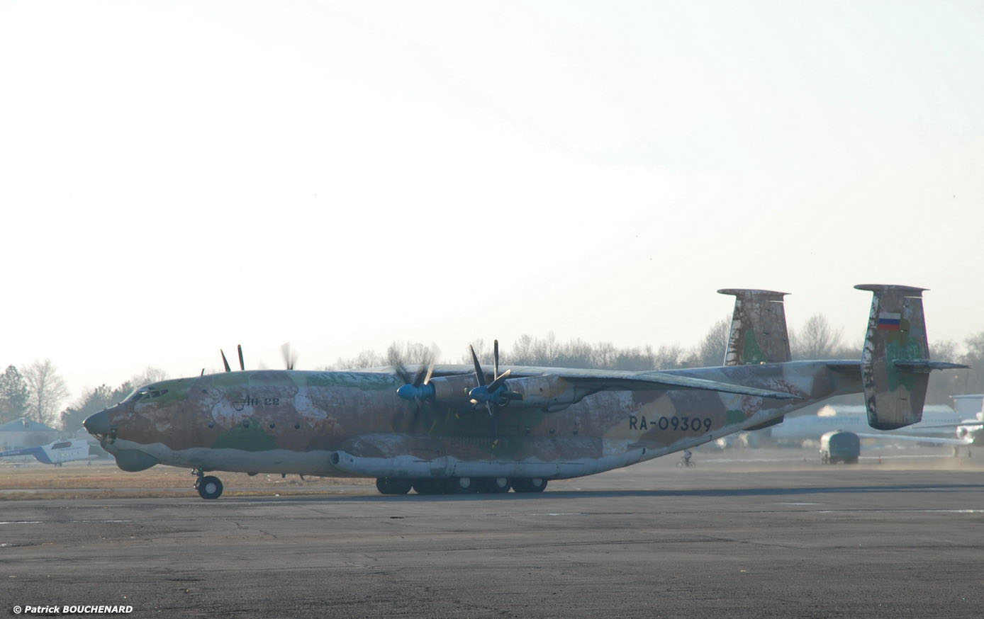 [Antonov 22 RussiaAF-RA-09309-Douchanbe-18fev2008-DSC_0020.jpg]
