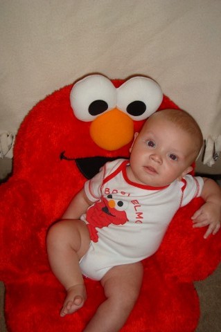 [July+1st+-+Chillin+in+the+Elmo+Chair.jpg]