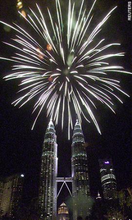 [klcc-new-year-eve-fireworks.jpg]
