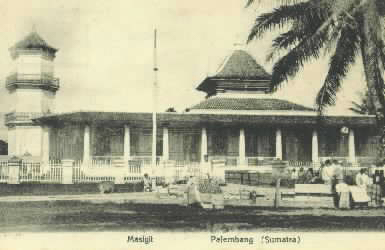 [De+grote+moskee+te+Palembang+circa+1915.jpg]