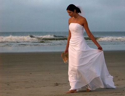 [beach-wedding-dress.jpg]