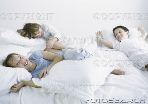 [girl+boy+on+bed+laugh.jpg]