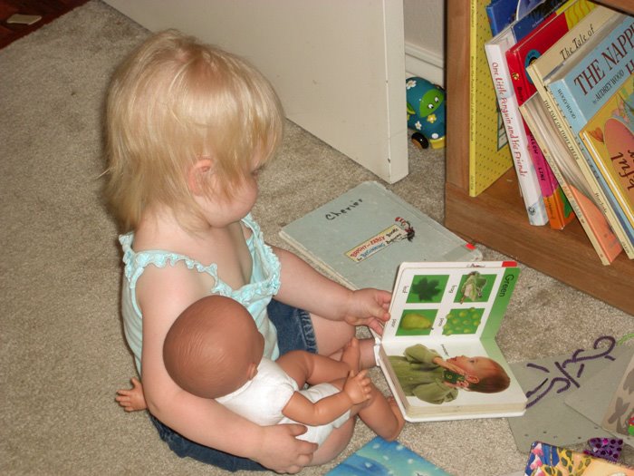 [Cailyn+reading+to+baby+doll.jpg]