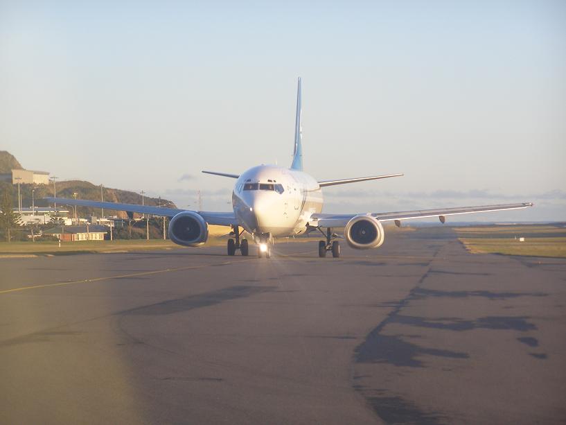 B737 on the taxiway